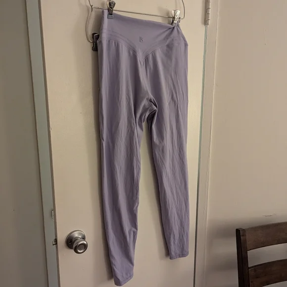EUC Large BuffBunny Micro Legacy Leggings In Lavender - Picture 2 of 2